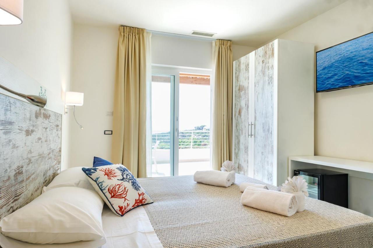 Mercury Beach Hotel SantʼAntìoco Екстериор снимка
