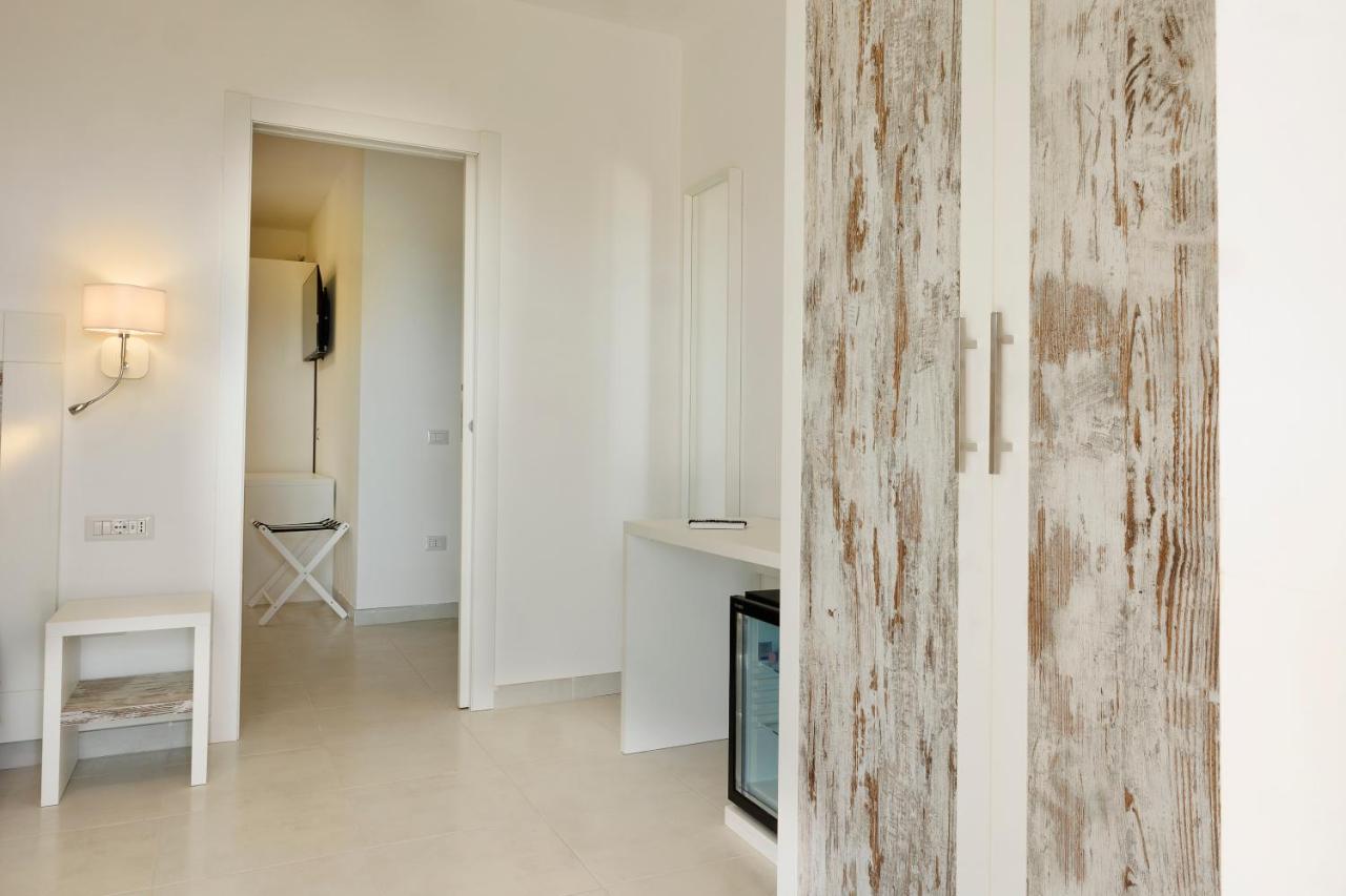Mercury Beach Hotel SantʼAntìoco Екстериор снимка