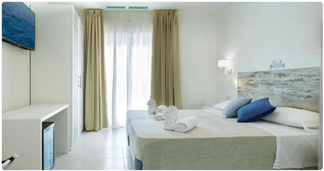 Mercury Beach Hotel SantʼAntìoco Екстериор снимка